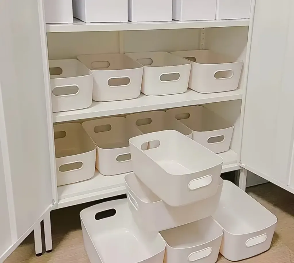 Kurv til småoppbevaring hvit