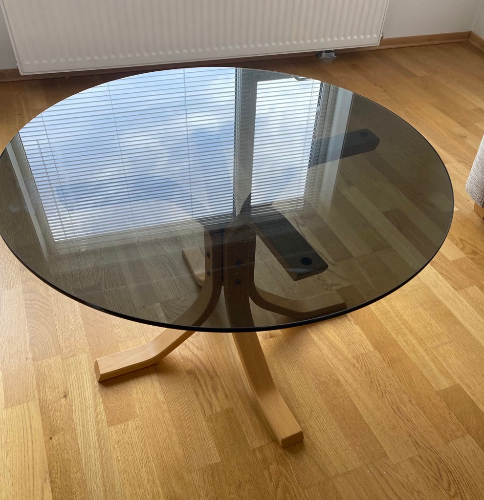 Kult sofabord med sotet glassplate