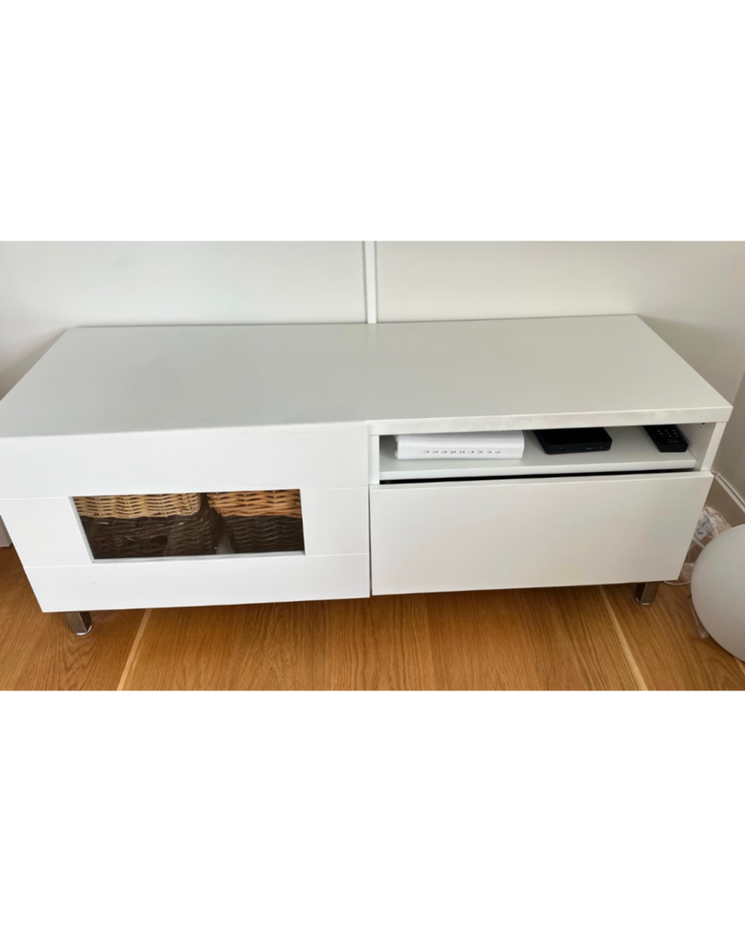 Nydelig IKEA BESTÅ tv benk
